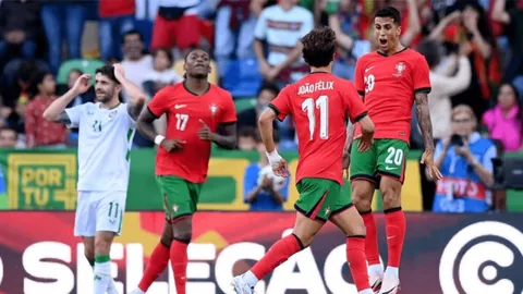 国际米兰与博洛尼亚比分战成2-2，平分秋色